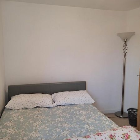 Room Near Heathrow Airport Hillingdon Esterno foto
