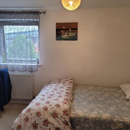 Room Near Heathrow Airport Hillingdon Esterno foto