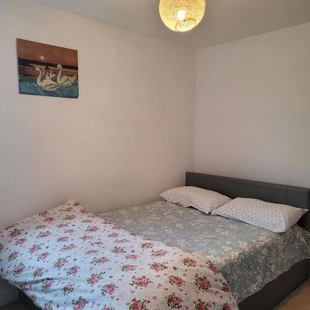 Room Near Heathrow Airport Hillingdon Esterno foto